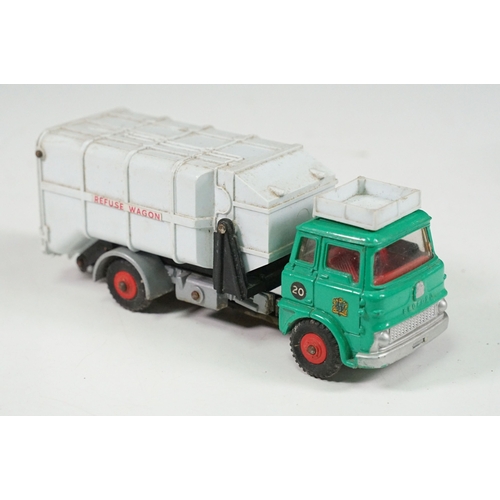 1418 - Four boxed Dinky commercial diecast models to include 917 Mercedes Benz Truck and Trailer (with inne... 