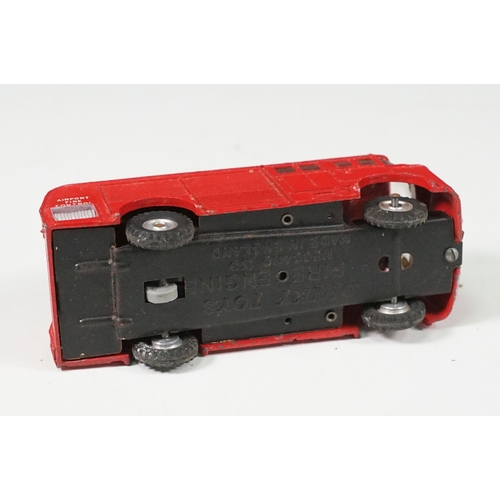 1418 - Four boxed Dinky commercial diecast models to include 917 Mercedes Benz Truck and Trailer (with inne... 