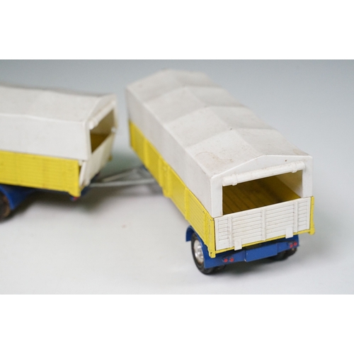 1418 - Four boxed Dinky commercial diecast models to include 917 Mercedes Benz Truck and Trailer (with inne... 