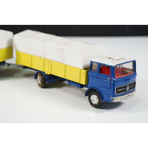 1418 - Four boxed Dinky commercial diecast models to include 917 Mercedes Benz Truck and Trailer (with inne... 