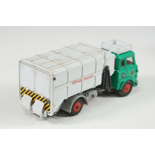 1418 - Four boxed Dinky commercial diecast models to include 917 Mercedes Benz Truck and Trailer (with inne... 