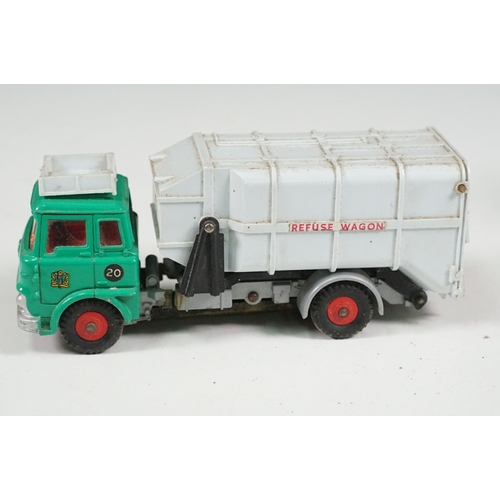 1418 - Four boxed Dinky commercial diecast models to include 917 Mercedes Benz Truck and Trailer (with inne... 