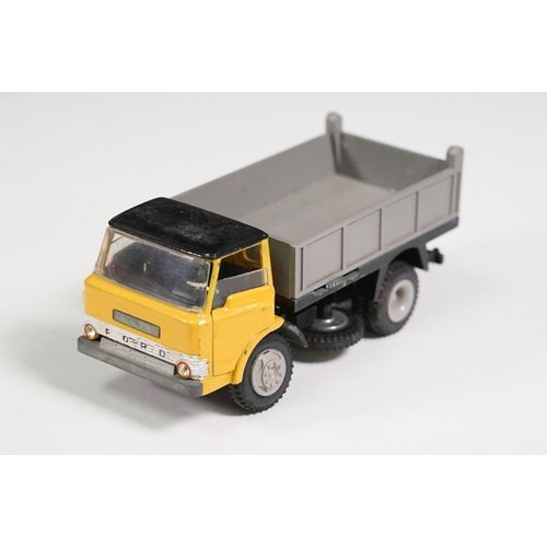 1421 - Seven boxed diecast / plastic / tin plate models to include Britains 9670 Dump Truck, The Morriss Sc... 