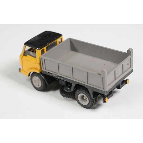 1421 - Seven boxed diecast / plastic / tin plate models to include Britains 9670 Dump Truck, The Morriss Sc... 