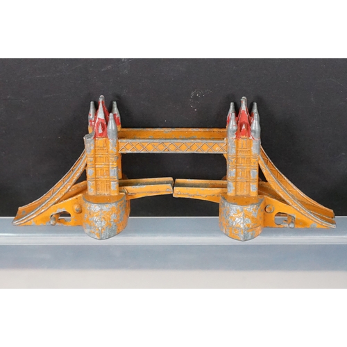 1432 - Around 95 Mid 20th C onwards playworn diecast models to  include Charbens Miniatures, Matchbox Serie... 