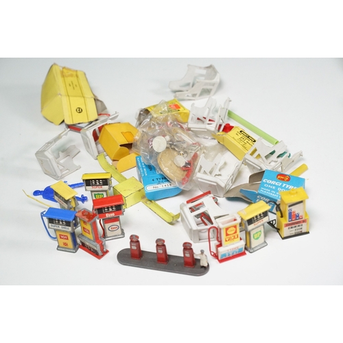 1438 - Large collection of mainly Corgi & Dinky accessories to include 3 x boxed Dinky 13978 One Dozen Tyre... 