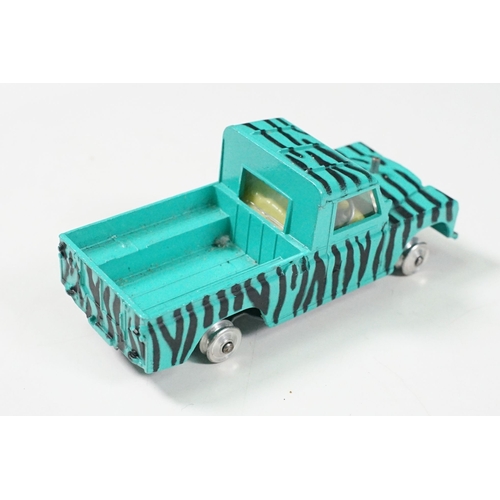 1453 - Boxed Corgi Gift Set 7 Daktari Land Rover 109 W.B With Animals, end flap ripped but present and inne... 