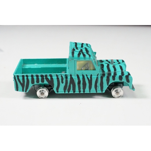 1453 - Boxed Corgi Gift Set 7 Daktari Land Rover 109 W.B With Animals, end flap ripped but present and inne... 