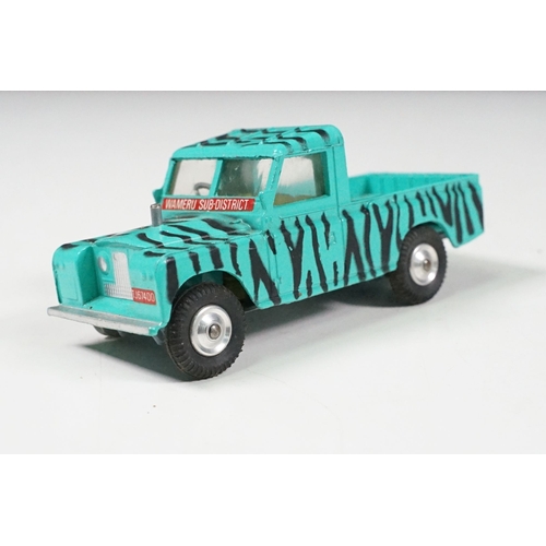 1453 - Boxed Corgi Gift Set 7 Daktari Land Rover 109 W.B With Animals, end flap ripped but present and inne... 