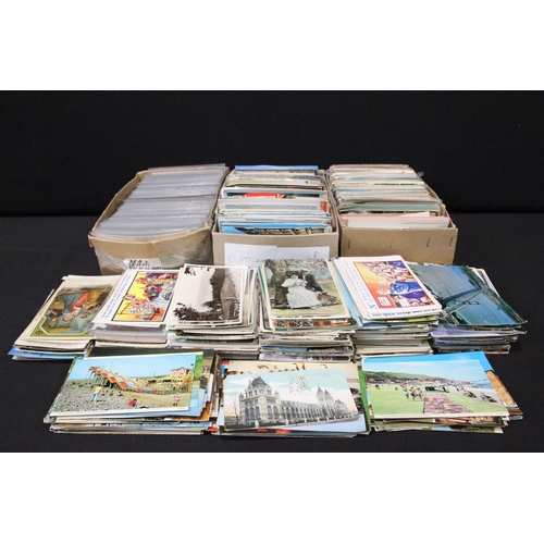 A large collection of early to late 20th century printed ands real ...