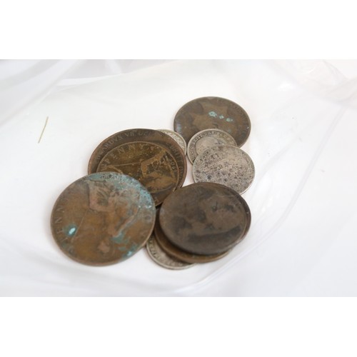 426 - A collection of mainly British pre decimal coins to include Queen Victoria and silver examples toget... 
