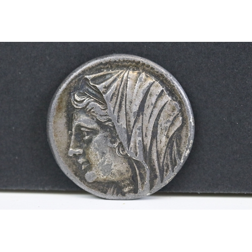 409 - An ancient Greek 16 Litrai Philistis King Hieron II hammered silver coin, c.275BC - c.215BC, obverse... 