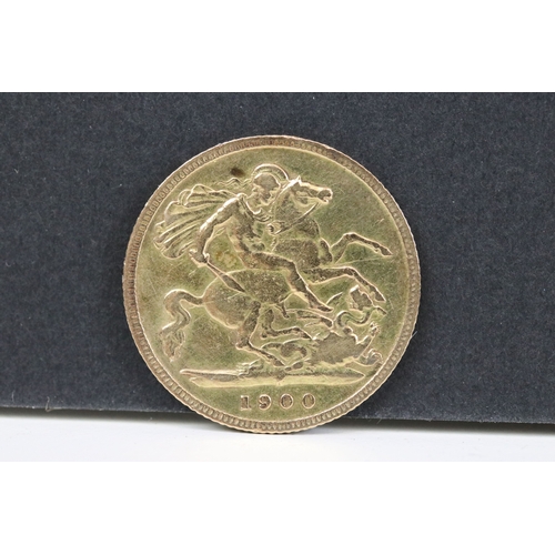 411 - A United Kingdom Queen Victoria 1900 gold half sovereign coin.