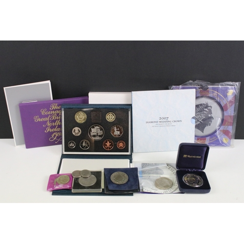 417 - A small collection of mixed coins to include Royal Mint brilliant uncirculated annual coin proof yea... 