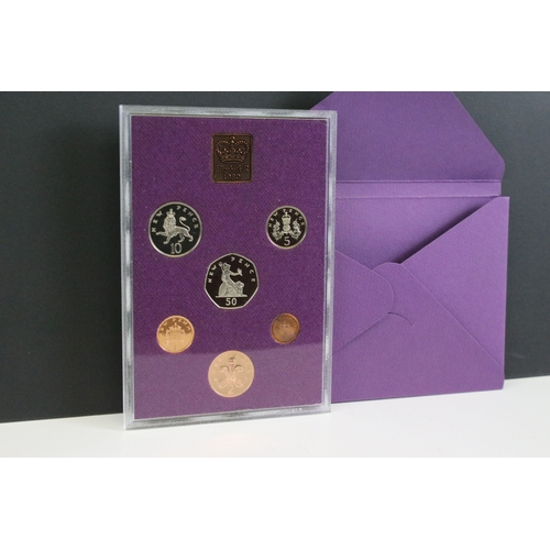 417 - A small collection of mixed coins to include Royal Mint brilliant uncirculated annual coin proof yea... 