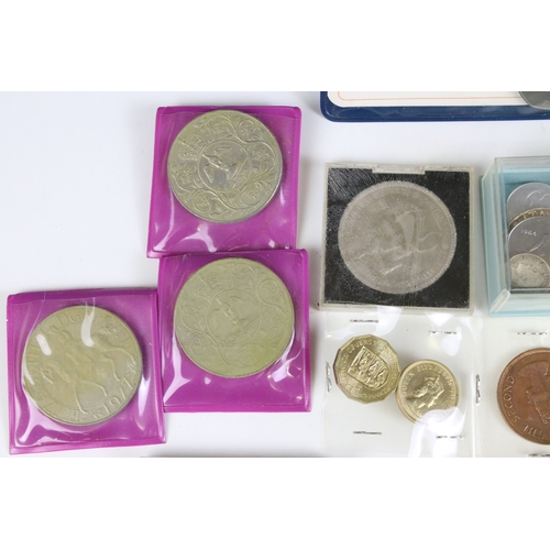 420 - A small collection of mixed coins to include uncirculated commemorative examples together with some ... 