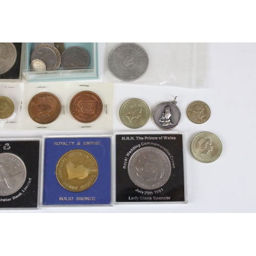 420 - A small collection of mixed coins to include uncirculated commemorative examples together with some ... 