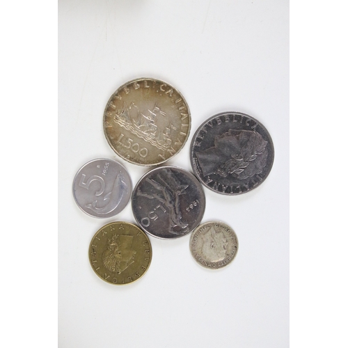 420 - A small collection of mixed coins to include uncirculated commemorative examples together with some ... 