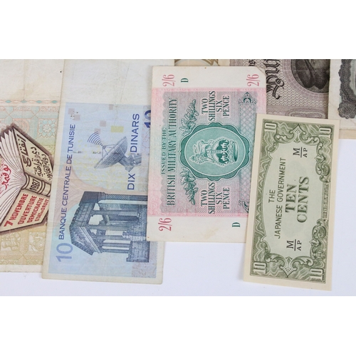 423 - A collection of early to mid 20th century German banknotes to include over inflation and emergency i... 