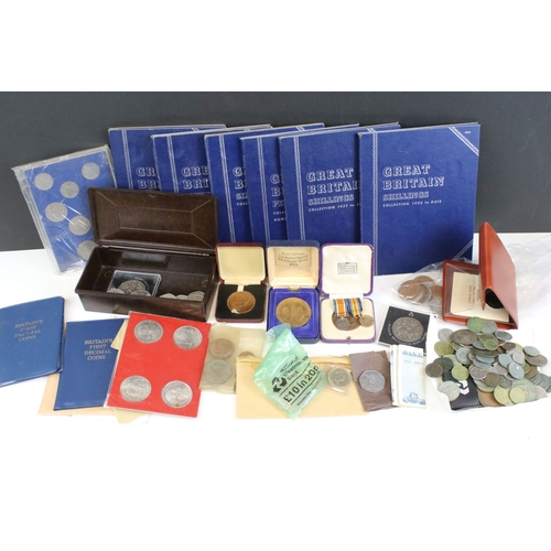 430 - A collection of mainly British coins to include decimal and pre decimal examples to include silver t... 