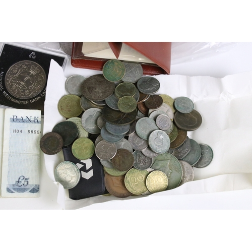 430 - A collection of mainly British coins to include decimal and pre decimal examples to include silver t... 