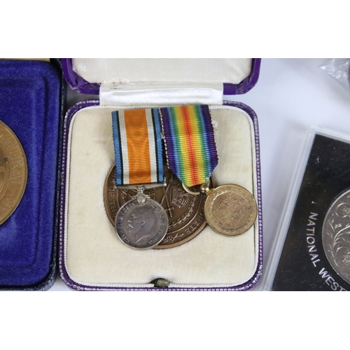 430 - A collection of mainly British coins to include decimal and pre decimal examples to include silver t... 