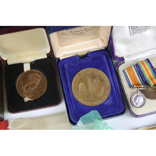 430 - A collection of mainly British coins to include decimal and pre decimal examples to include silver t... 