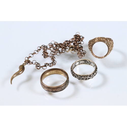 196 - Group of jewellery to include a 9ct gold ring mount with floral design pierced shoulders (hallmarked... 