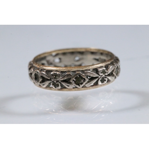 196 - Group of jewellery to include a 9ct gold ring mount with floral design pierced shoulders (hallmarked... 