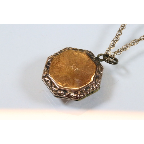 207 - Group of jewellery to include a bar brooch (marked 18ct), a small signet ring (marked 9ct, size D), ... 