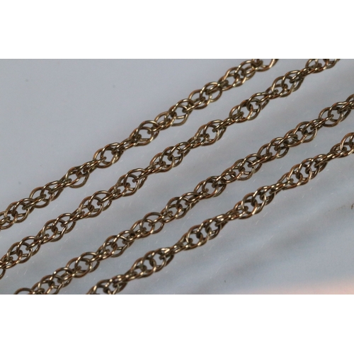 207 - Group of jewellery to include a bar brooch (marked 18ct), a small signet ring (marked 9ct, size D), ... 