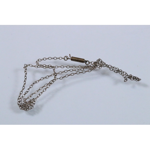 207 - Group of jewellery to include a bar brooch (marked 18ct), a small signet ring (marked 9ct, size D), ... 