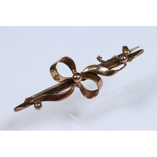 221 - Pair of 9ct gold cufflinks having engraved navette shaped heads united by chains (hallmarked Birming... 