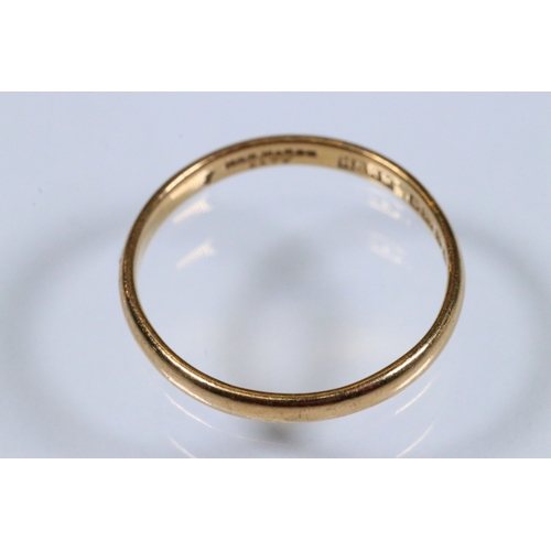 222 - 22ct gold wedding band ring of plain form. Hallmarked Birmingham 1934. Size Q.5.