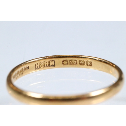 222 - 22ct gold wedding band ring of plain form. Hallmarked Birmingham 1934. Size Q.5.