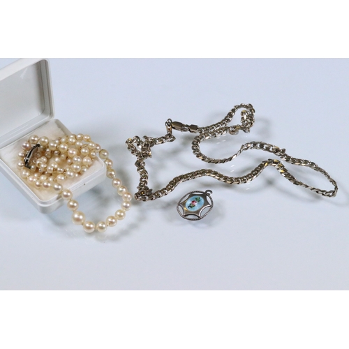 225 - Group of silver jewellery to include a flat link necklace chain (hallmarked to jump link, measures 1... 