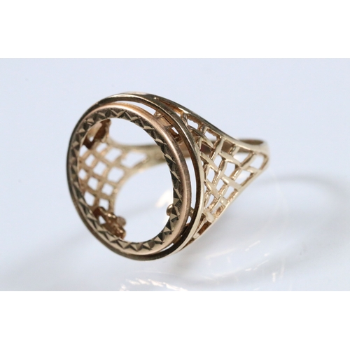 233 - Group of 9ct gold jewellery to include a coin ring mount with pierced shoulders (hallmarked Sheffiel... 