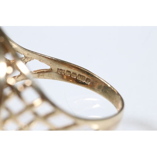 233 - Group of 9ct gold jewellery to include a coin ring mount with pierced shoulders (hallmarked Sheffiel... 