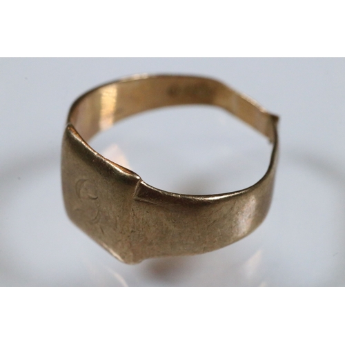 233 - Group of 9ct gold jewellery to include a coin ring mount with pierced shoulders (hallmarked Sheffiel... 