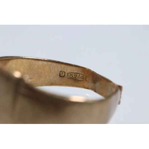 233 - Group of 9ct gold jewellery to include a coin ring mount with pierced shoulders (hallmarked Sheffiel... 