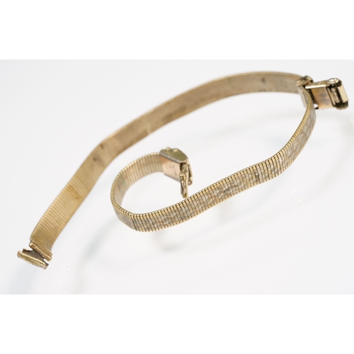 116 - Group of 19th Century and later jewellery and findings to include a Victorian mourning brooch with b... 