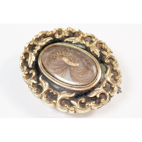 116 - Group of 19th Century and later jewellery and findings to include a Victorian mourning brooch with b... 
