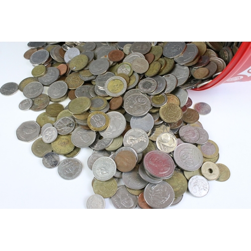 422 - A collection of mixed coins to include British pre decimal and world examples together with commemor... 