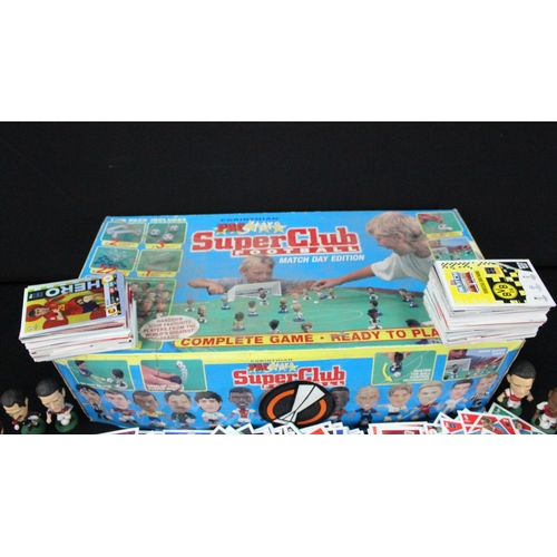 88 - Football - 35 Corinthian figures along with boxed Corinthian Super Club set and a quantity of footba... 