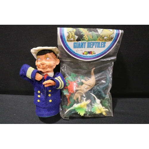 72 - Collection of boxed vintage toys and games to include 4 x View Masters, De La Rue Canasta, Merit Gyr... 