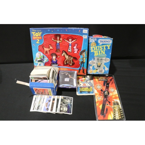 78 - 18 Boxed TV related toys, figures and collectables to include 2 x Trendmasters Austin Powers figures... 