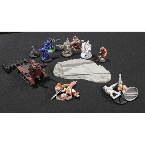 87 - Games Worksop / Warhammer - Collection of unpainted metal figures plus plastic and painted examples