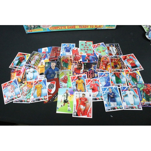 88 - Football - 35 Corinthian figures along with boxed Corinthian Super Club set and a quantity of footba... 