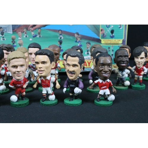 88 - Football - 35 Corinthian figures along with boxed Corinthian Super Club set and a quantity of footba... 