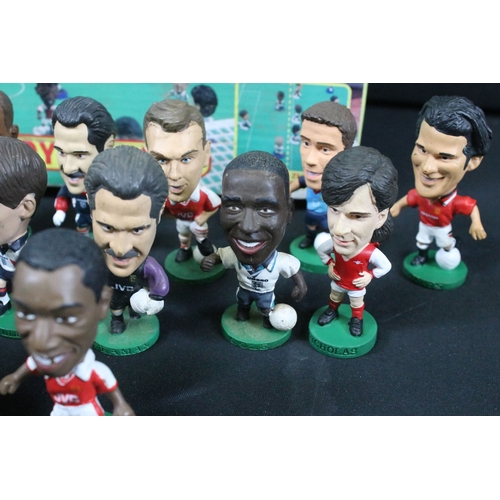 88 - Football - 35 Corinthian figures along with boxed Corinthian Super Club set and a quantity of footba... 